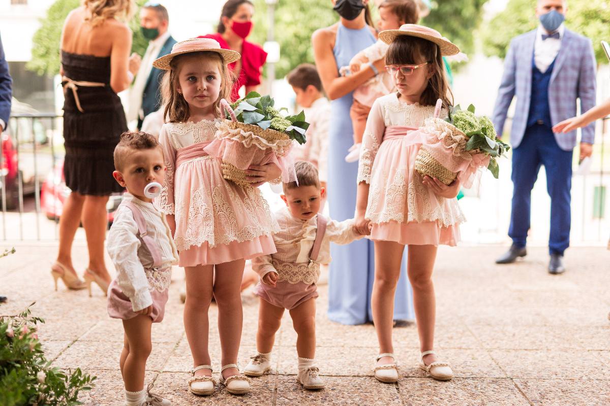 bebés y toddlers en fiesta